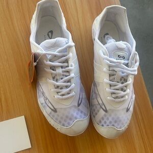 NFINITY White Vengeance size 8 Cheers shoes